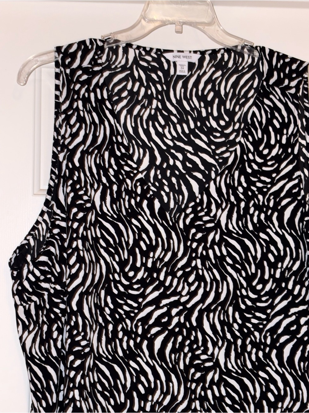 Nine West Black & White Sleeveless V-Neck Camisole NWT 3X